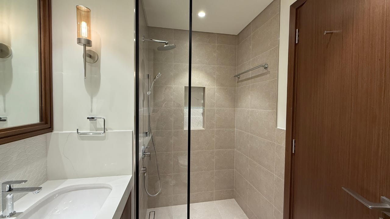 2 Br Apt for rent in Palace Beach Residence5